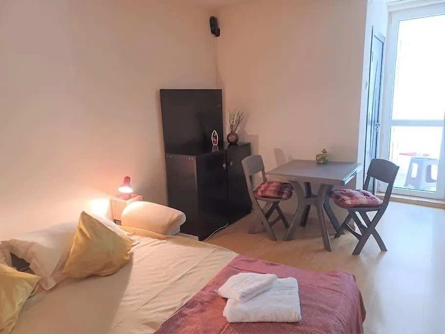 Garsoniera Linistita Zona Vitan بوخارست شقة